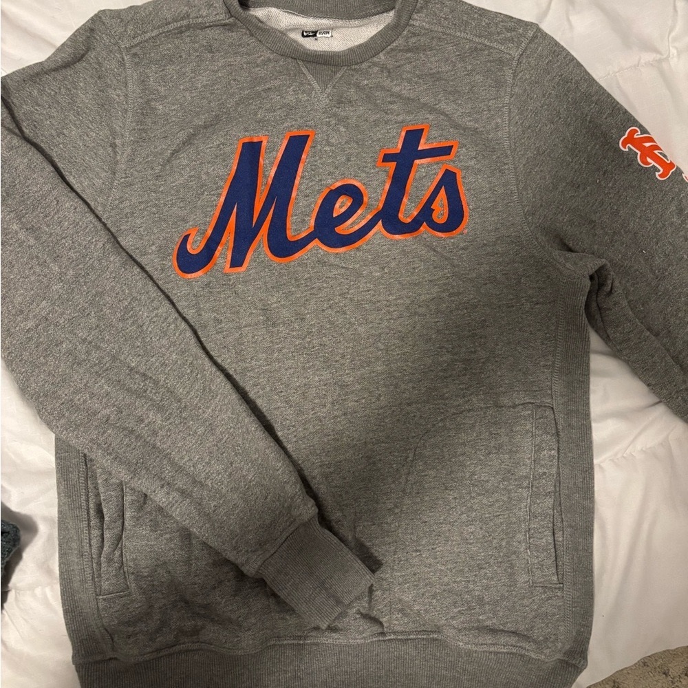 Women’s Mets crew neck, worn once size medium